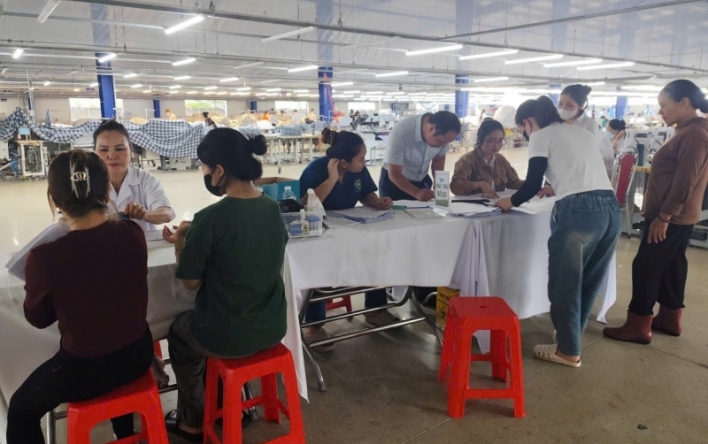 Toàn bộ người lao động Xí nghiệp May 10 Hà Tĩnh được khám...